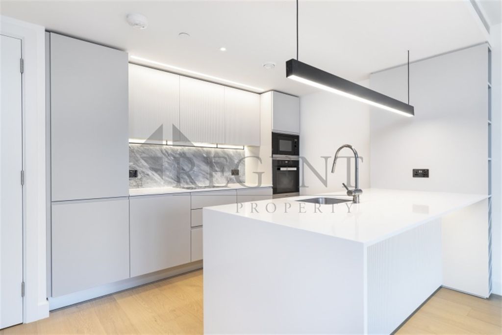 Property photo 3 of 18 Kitchen
