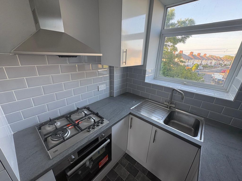 Property photo 3 of 12 Kitchen