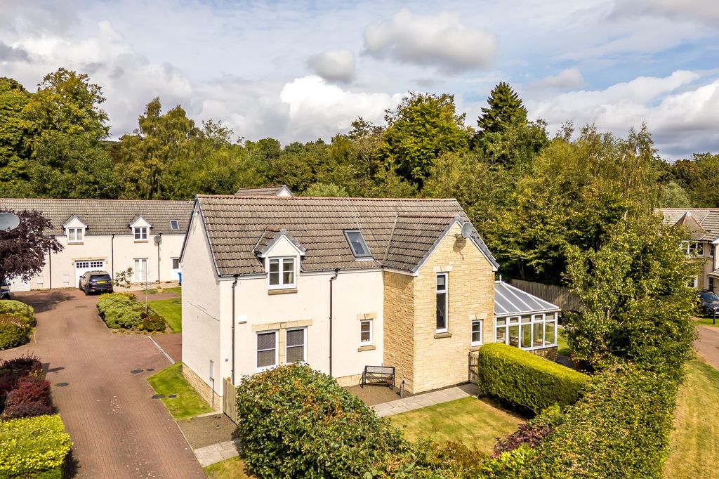 Property photo 1 of 32