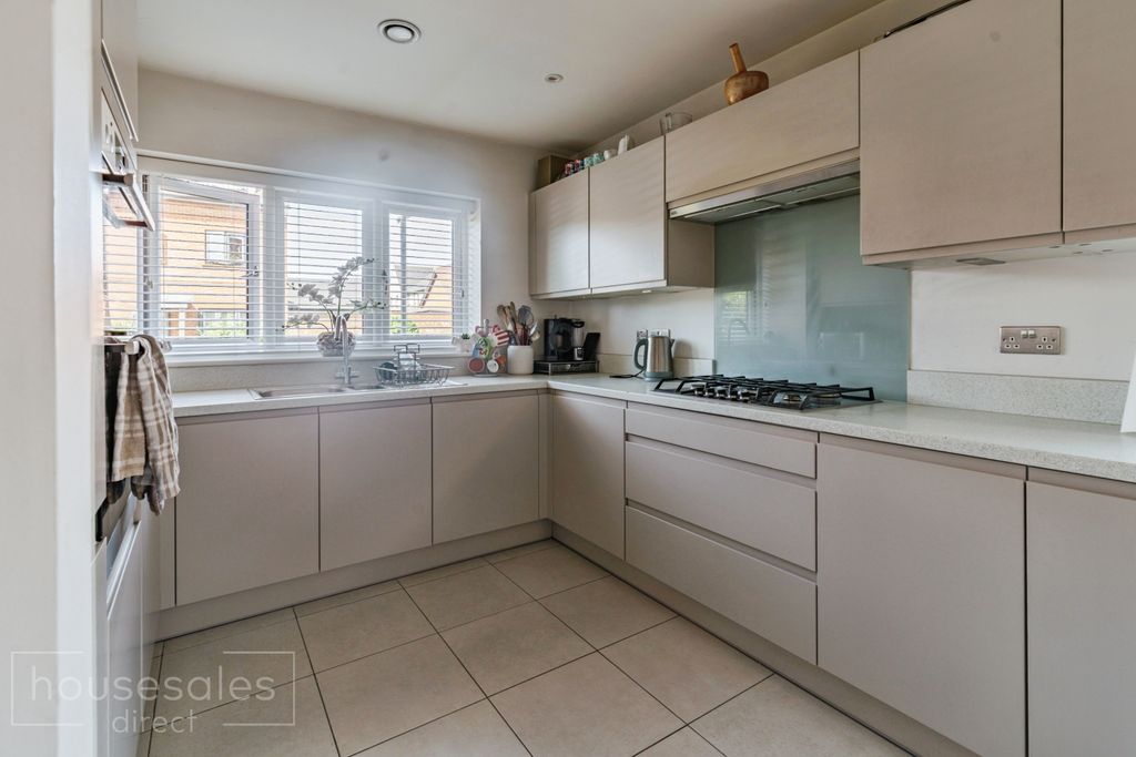 Property photo 2 of 13