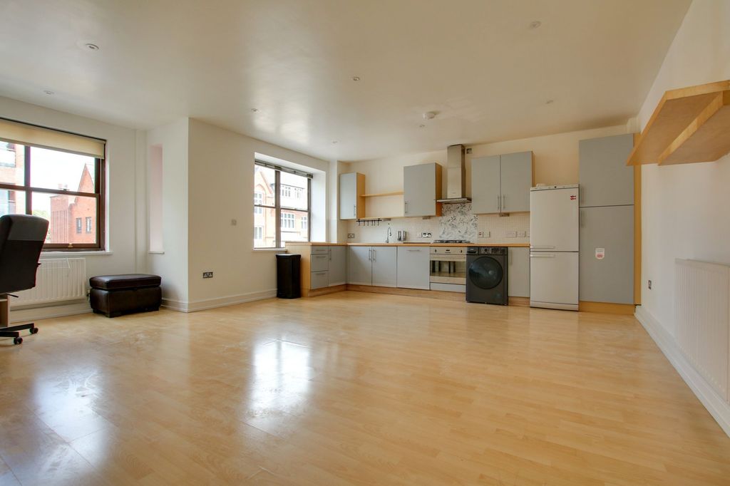 Property photo 2 of 33