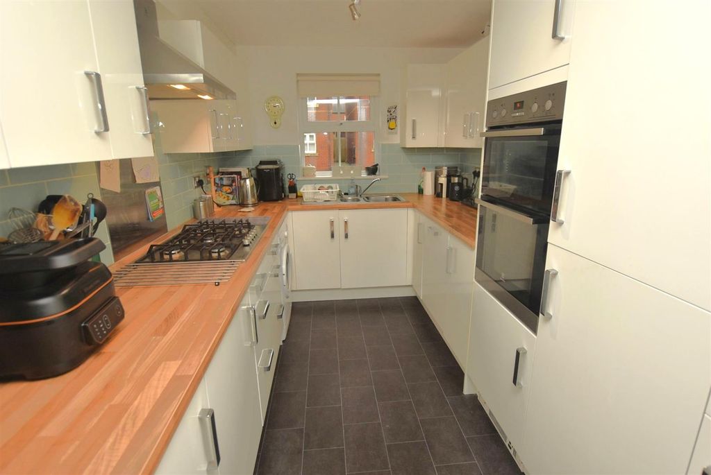 Property photo 2 of 24 Kitchen