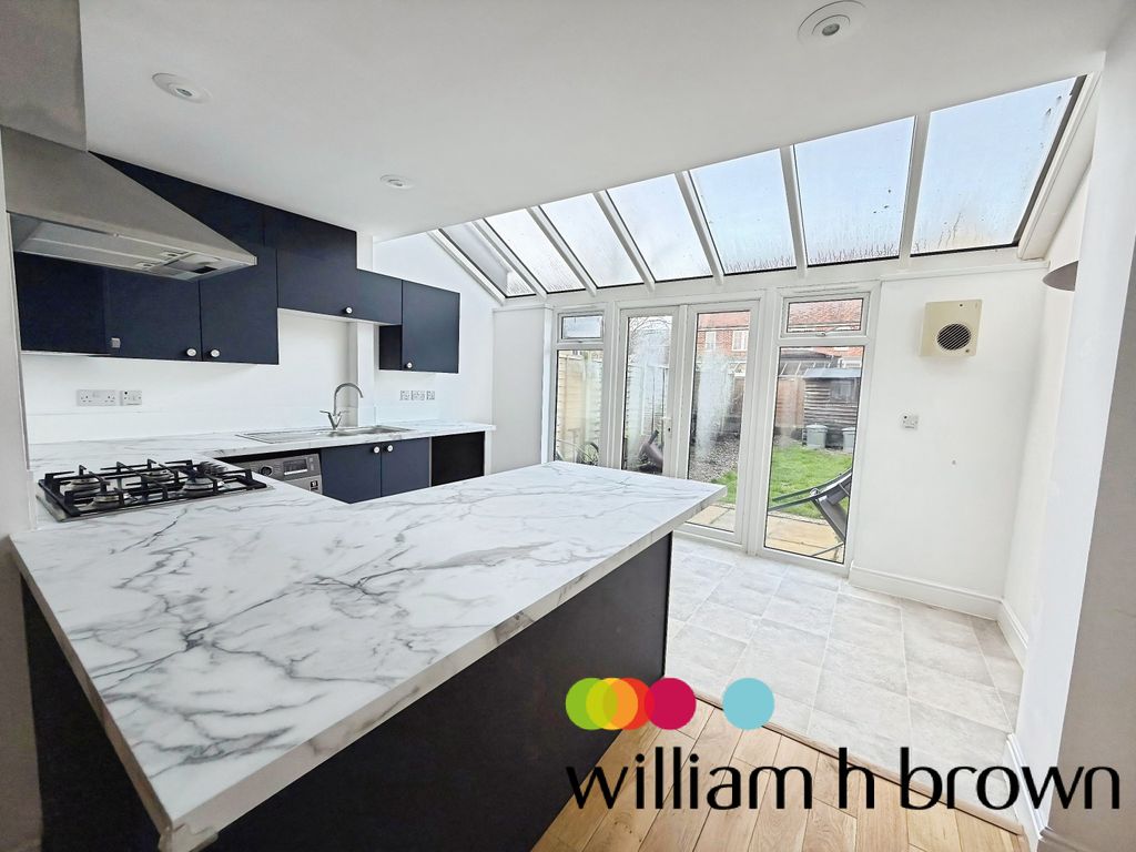 Property photo 3 of 12 Kitchen