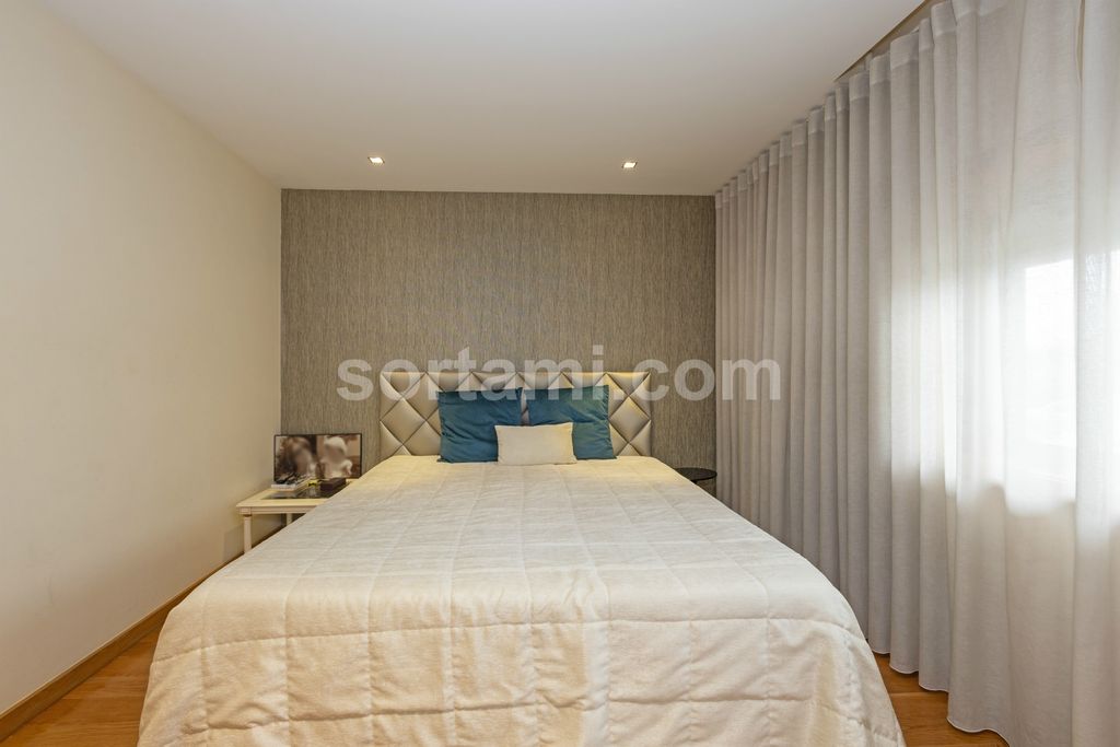 Property photo 3 of 33