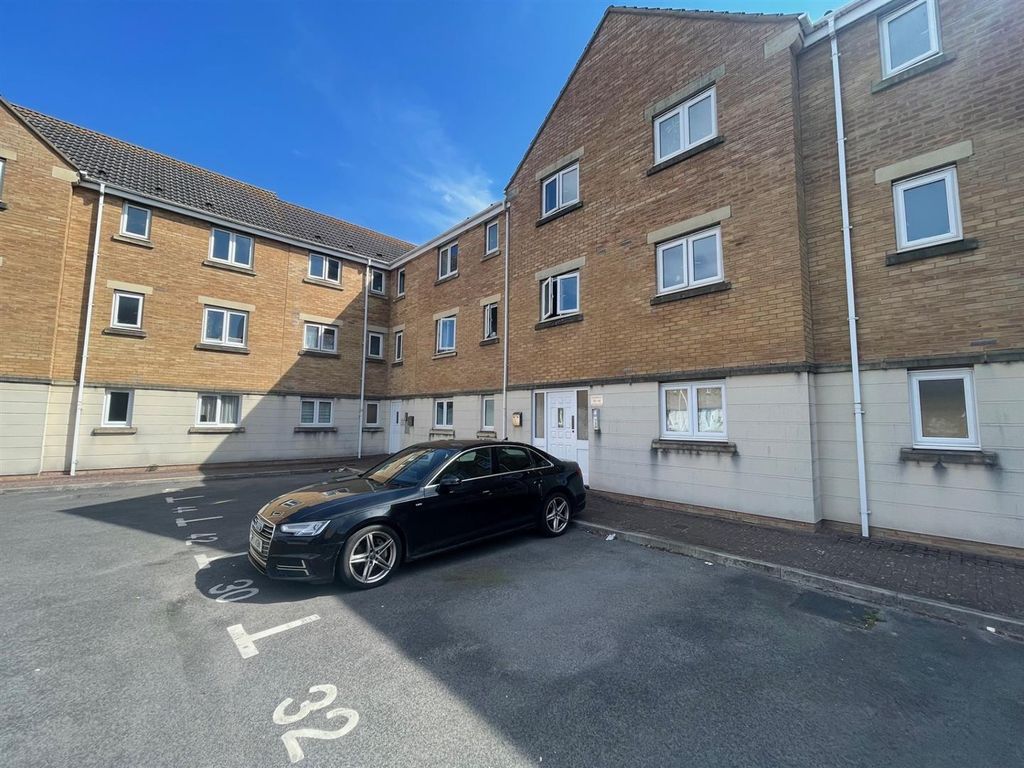 Property photo 1 of 11 Outside