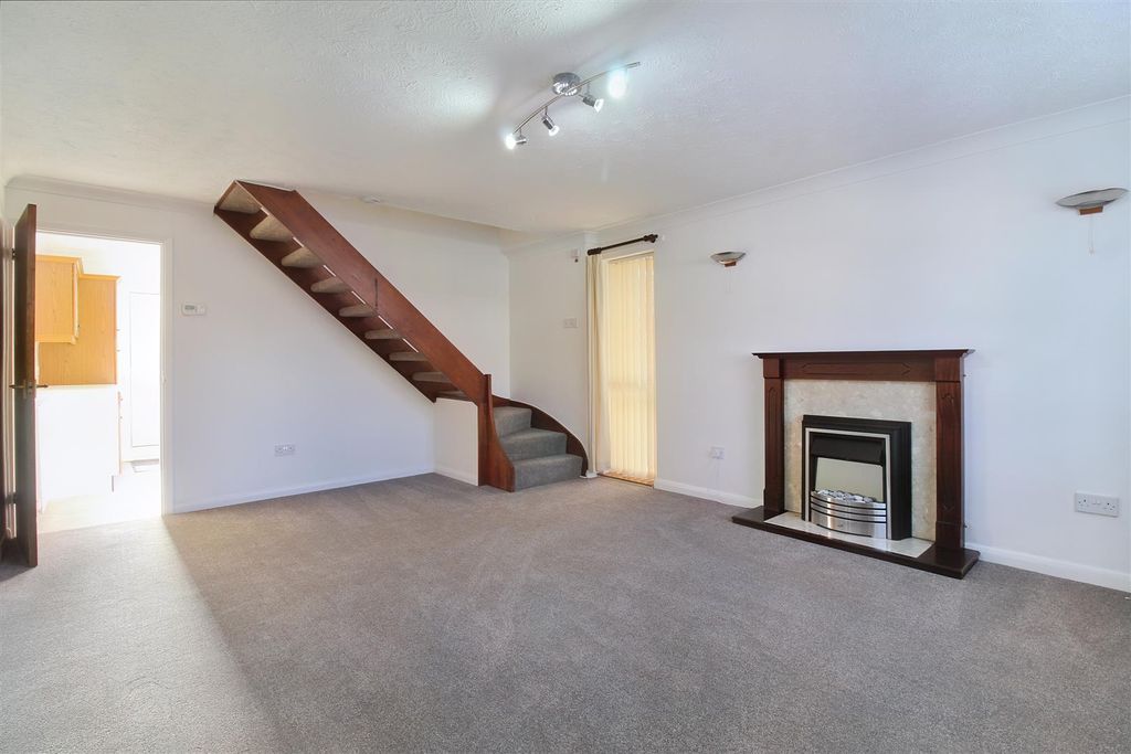 Property photo 3 of 9 3 Living Room.Jpg