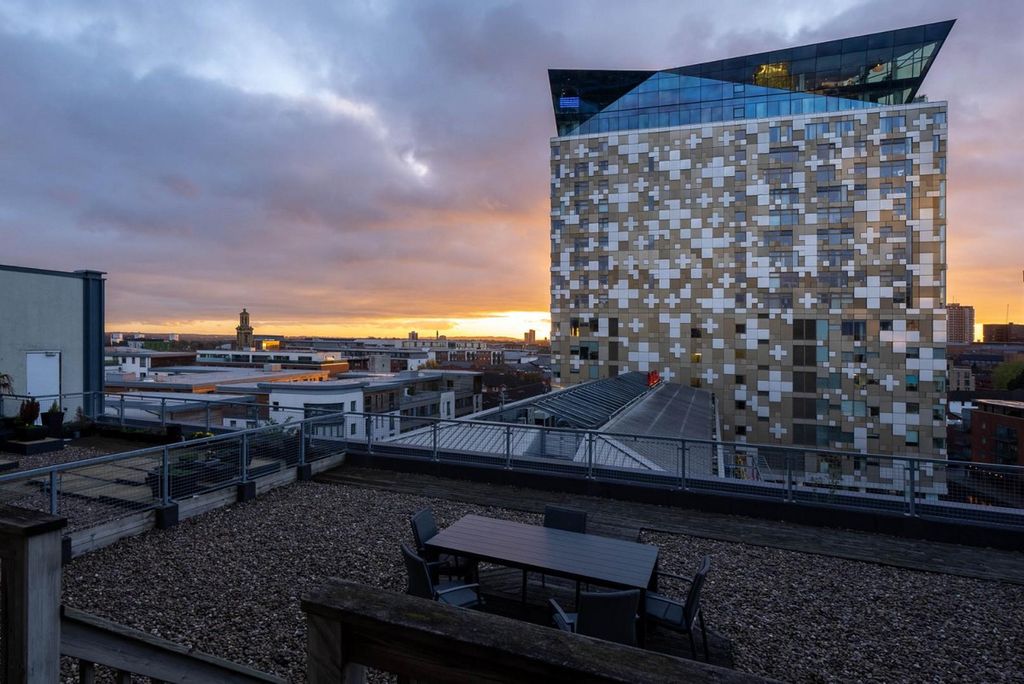 Property photo 2 of 27