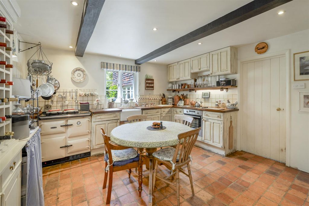 Property photo 3 of 27 Kitchen