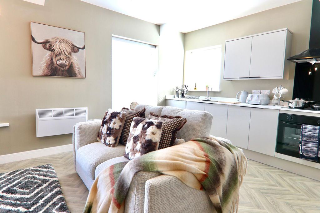 Property photo 3 of 21 Gallery