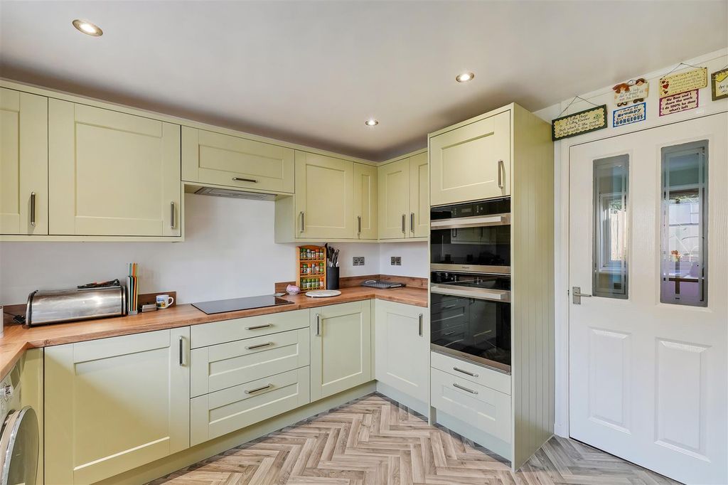 Property photo 3 of 15 Kitchen 2.Jpg