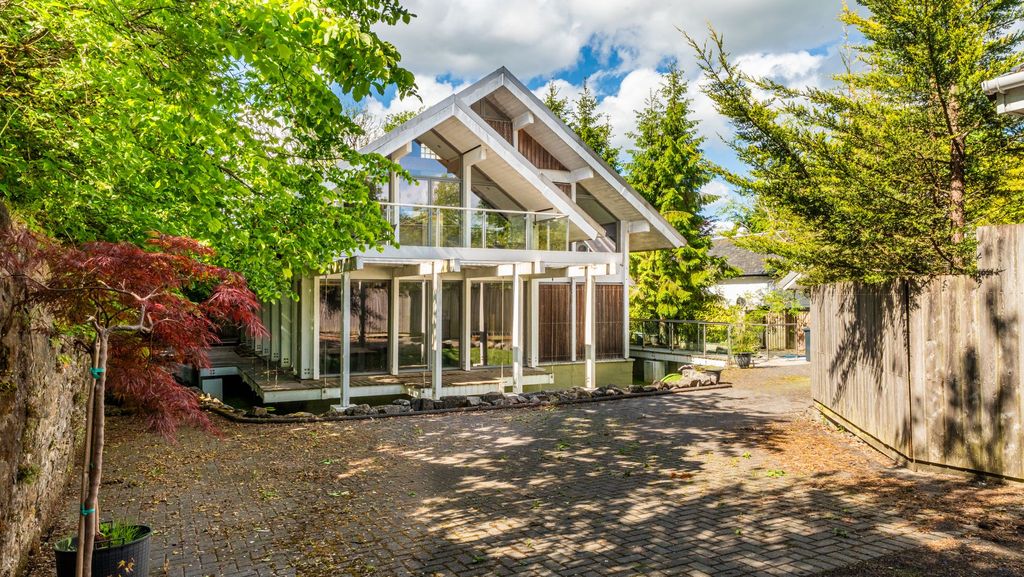 Property photo 1 of 32