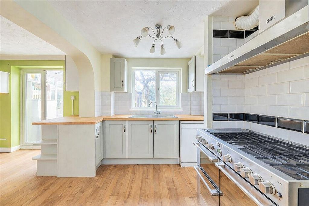 Property photo 2 of 19 Kitchen/Breakfast Room