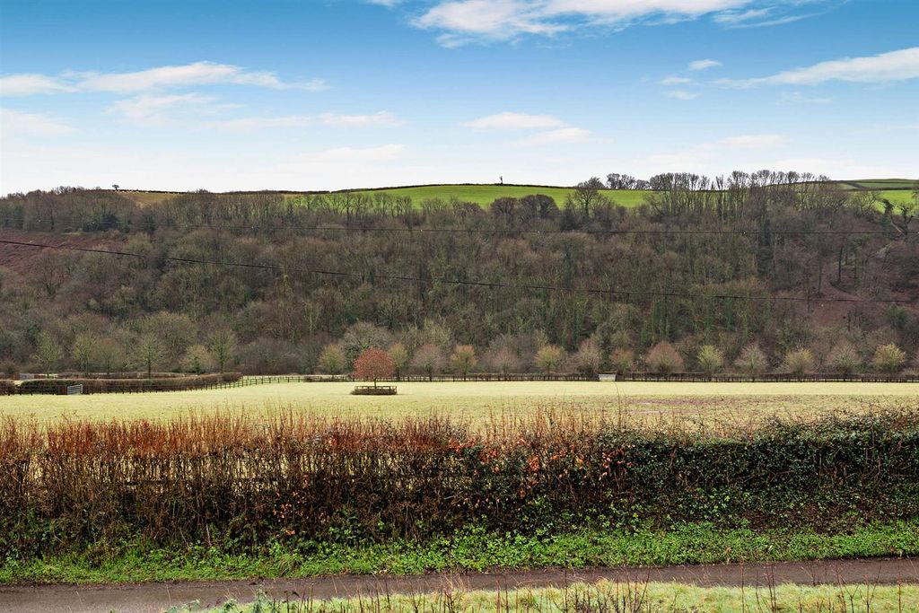 Property photo 2 of 27 8674880-Exterior17-800.Jpg