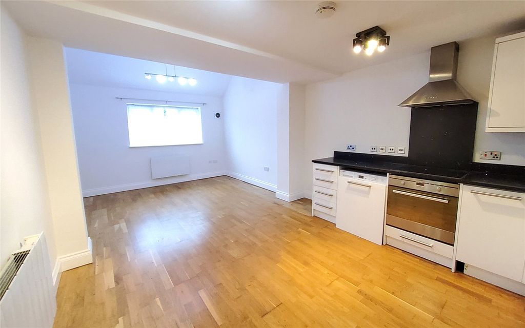 Property photo 2 of 9 Picture No. 04