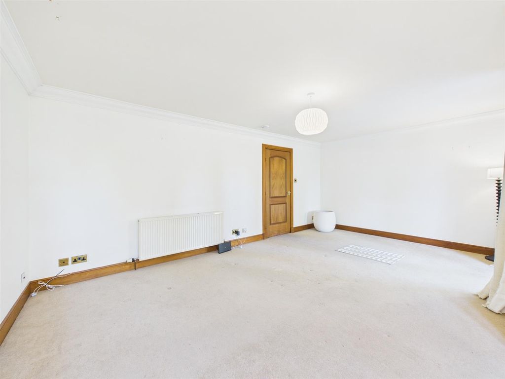Property photo 3 of 21 Cam03924G0-Pr0021-Still005.Jpg