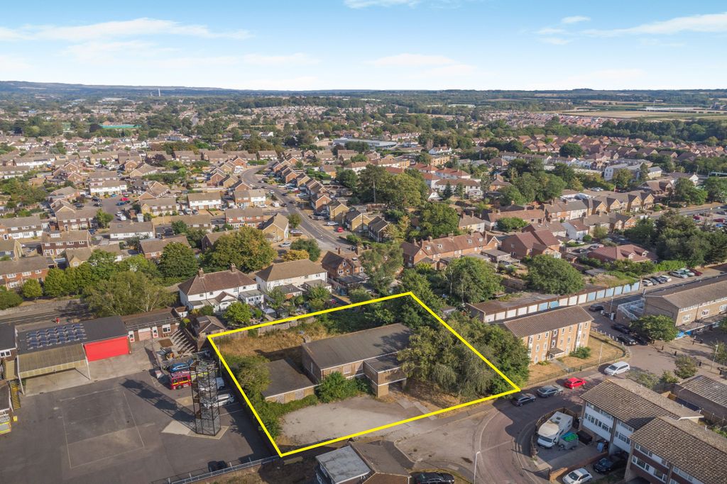Property photo 1 of 4 72 Martin Square, Larkfield, Aylesford, Me20 6Qn
