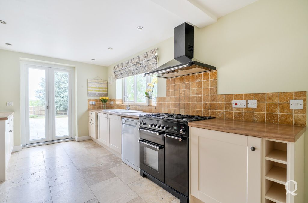Property photo 2 of 26 81Aa7E3c-3435-469...
