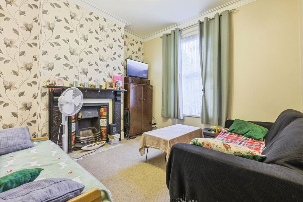 Property photo 2 of 13 Photo