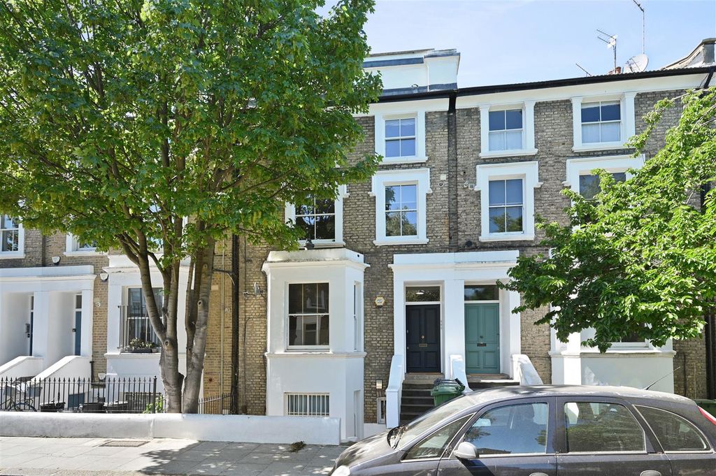 Property photo 3 of 9 Godolphin Road