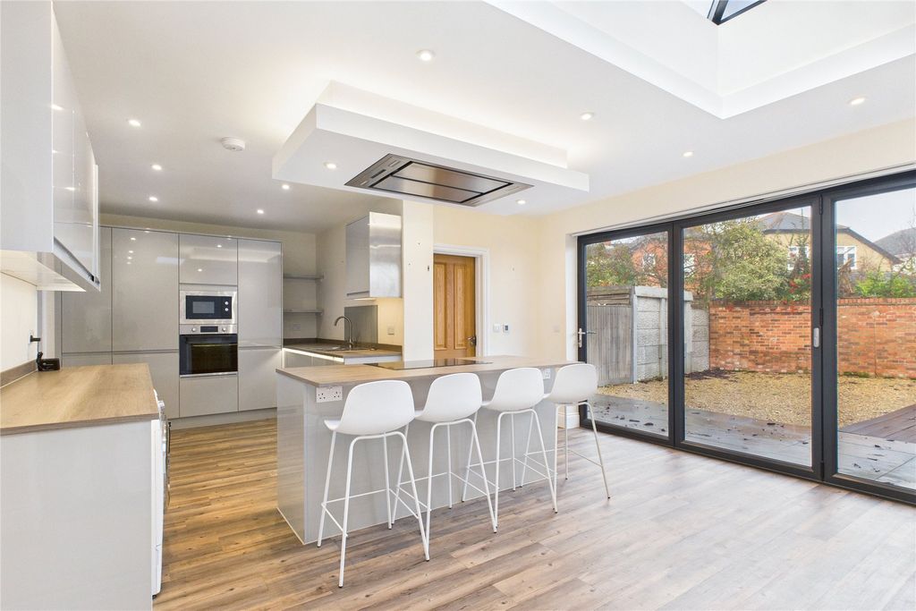 Property photo 2 of 12 Picture No. 04