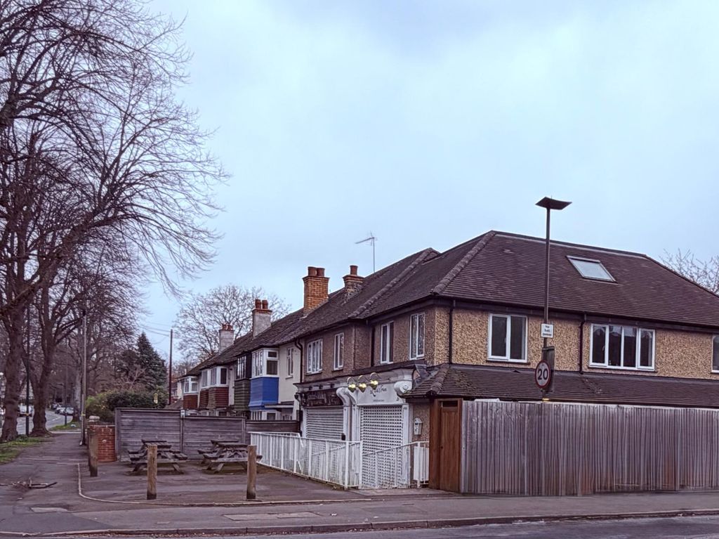 Property photo 1 of 15 3 Bedroom Flat Available To Let