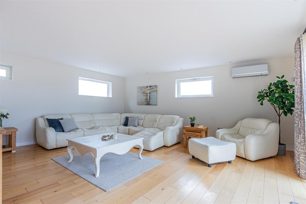 Property photo 2 of 21 Park View 22-17.Jpg