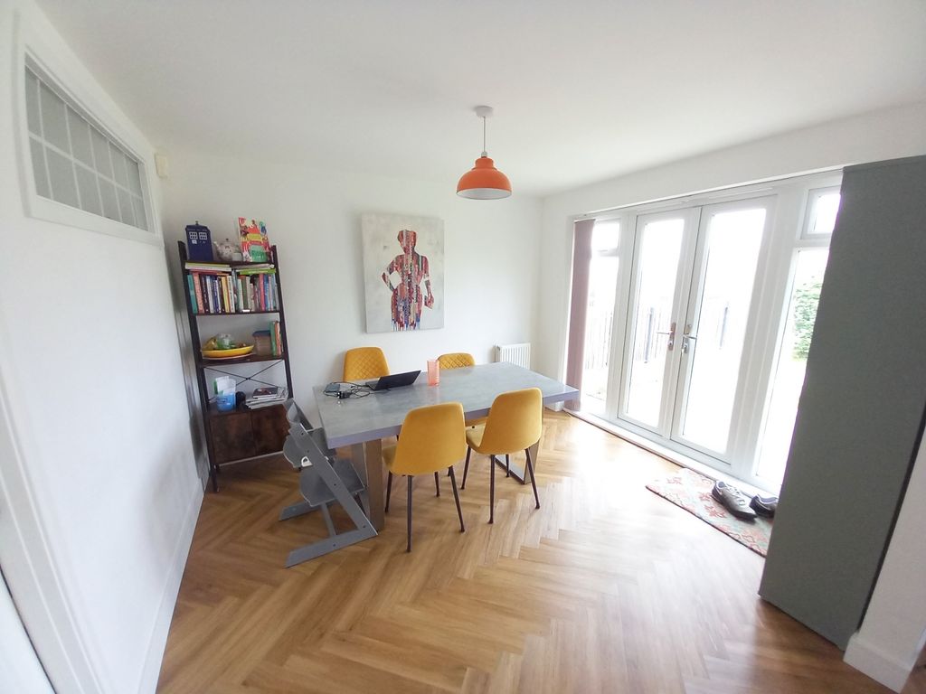 Property photo 3 of 15 Family Dining Kitchen