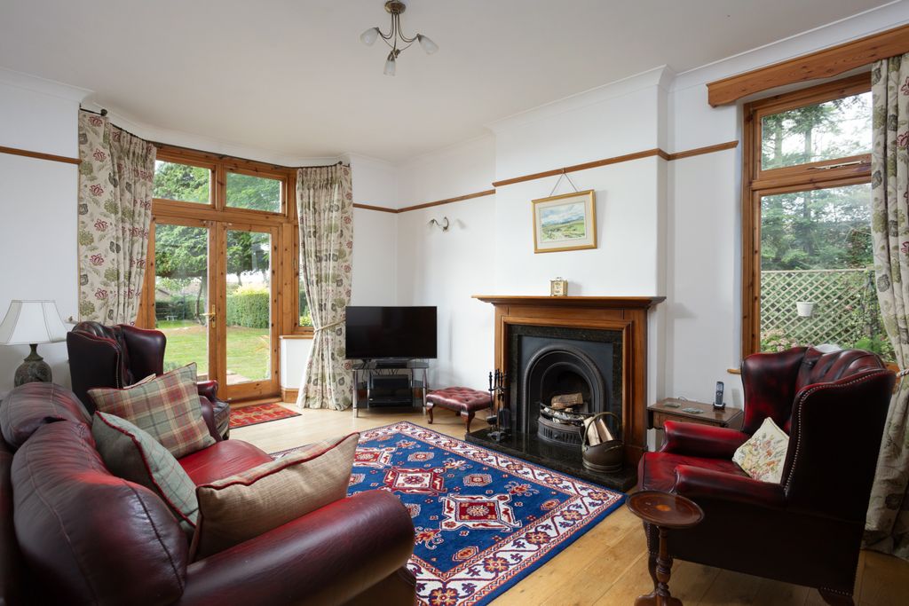Property photo 2 of 22 Sitting Room