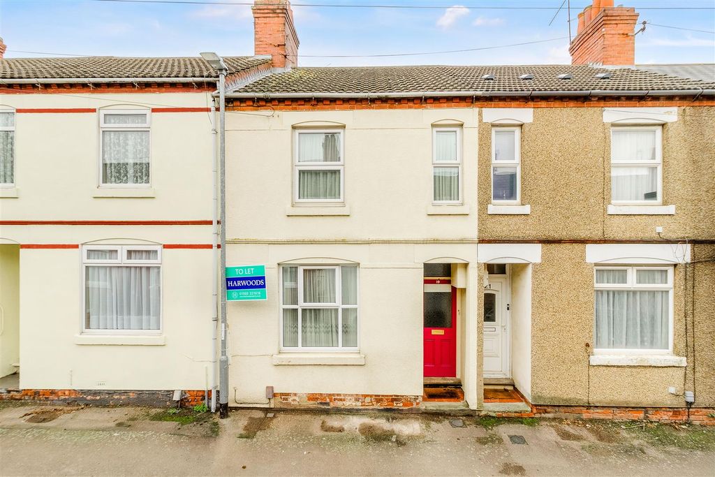 Property photo 1 of 10 Whitworth Road Front