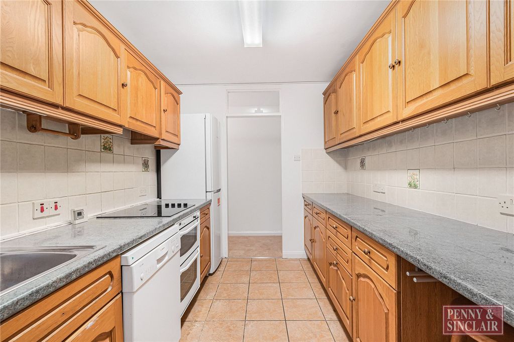Property photo 2 of 11 Picture No. 18