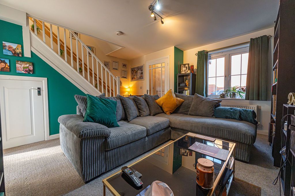 Property photo 2 of 21