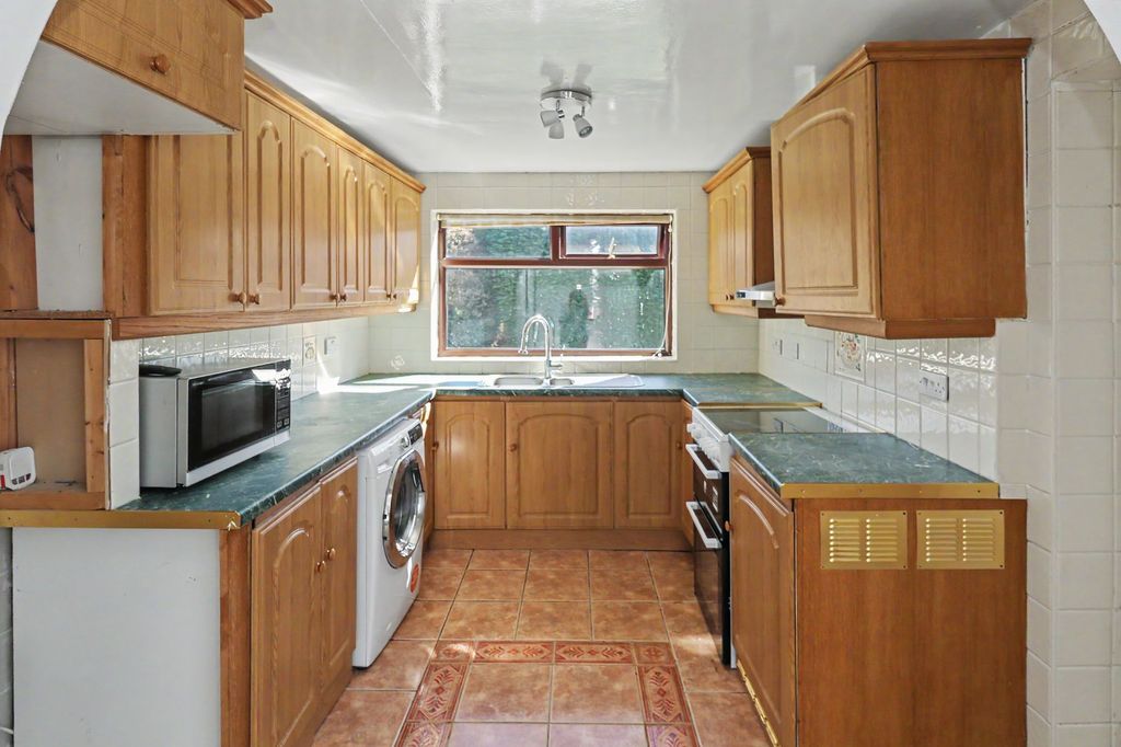 Property photo 2 of 34
