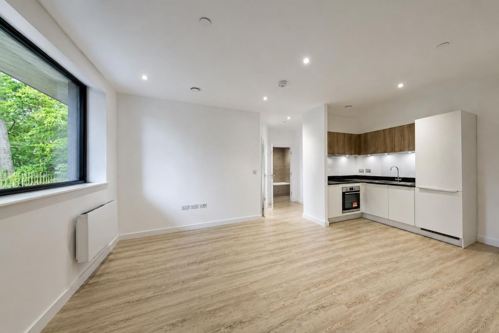 Property photo 2 of 6 Ac926533-1796-4Ffa-B20F-Ae6B57F2E282.Png