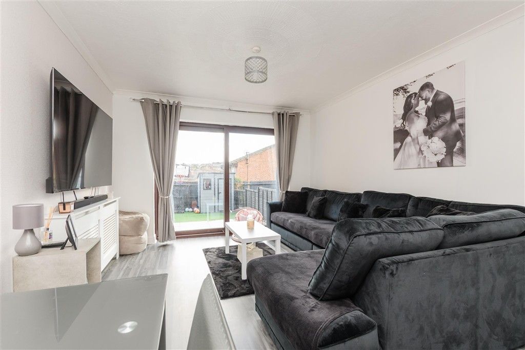 Property photo 2 of 7 Lounge