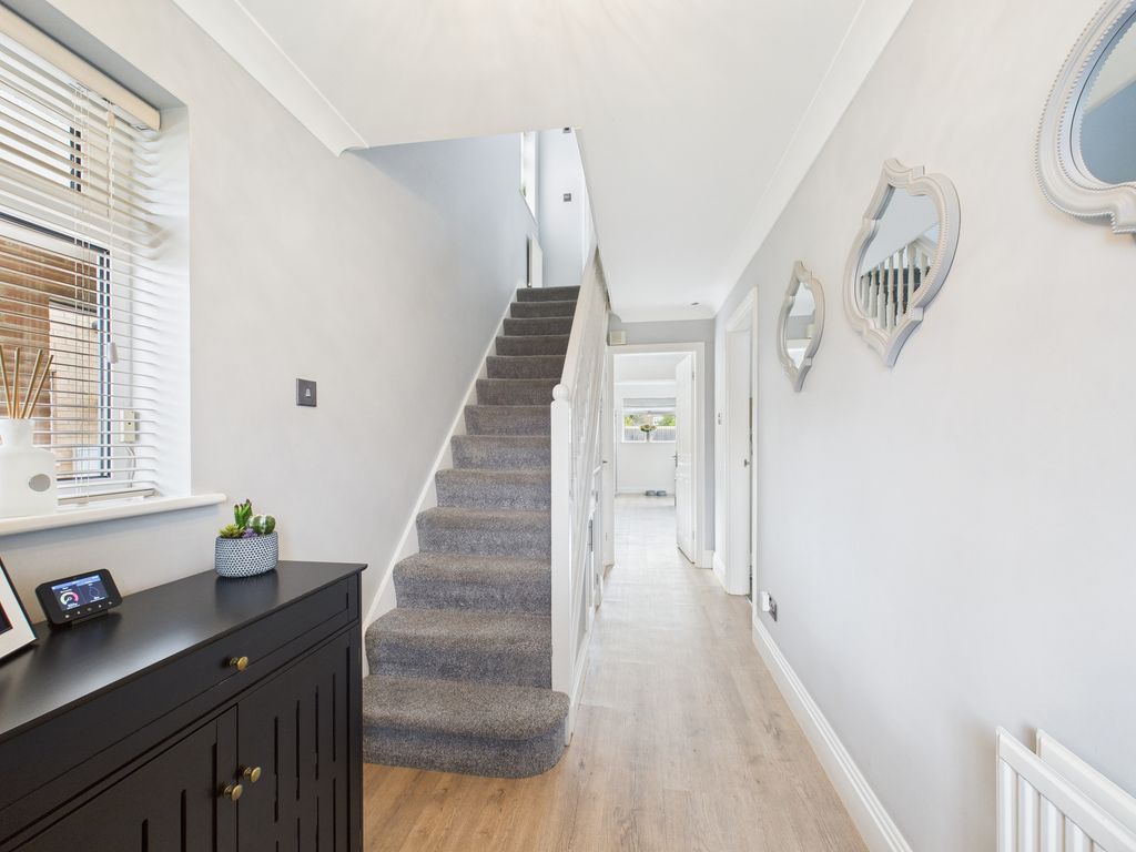 Property photo 2 of 27