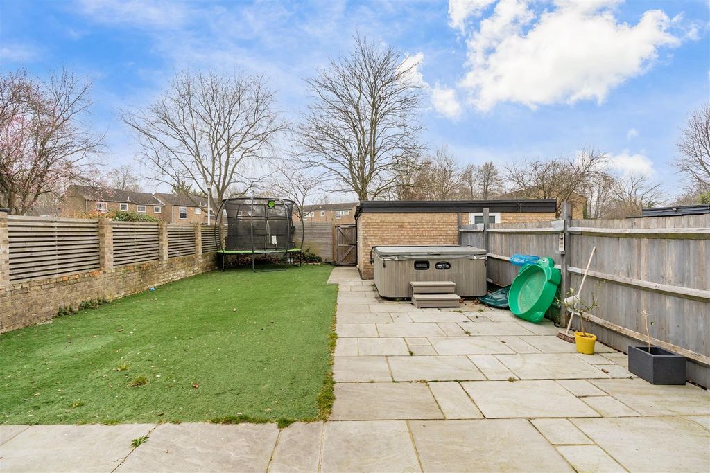 Property photo 3 of 16 112 Caling Croft-Hr48.Jpg