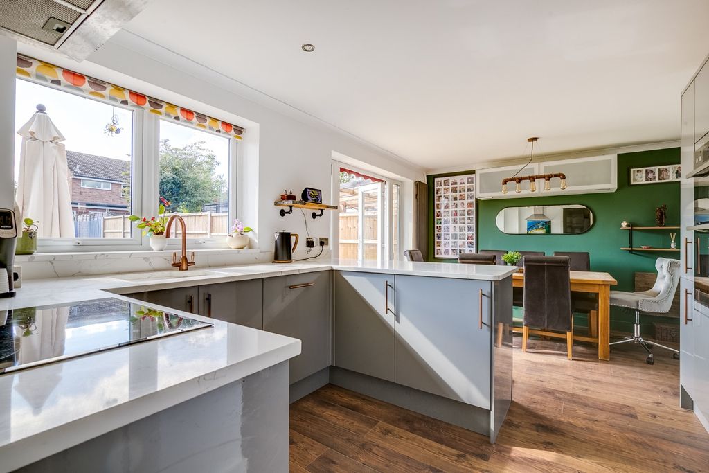 Property photo 2 of 27 4552483