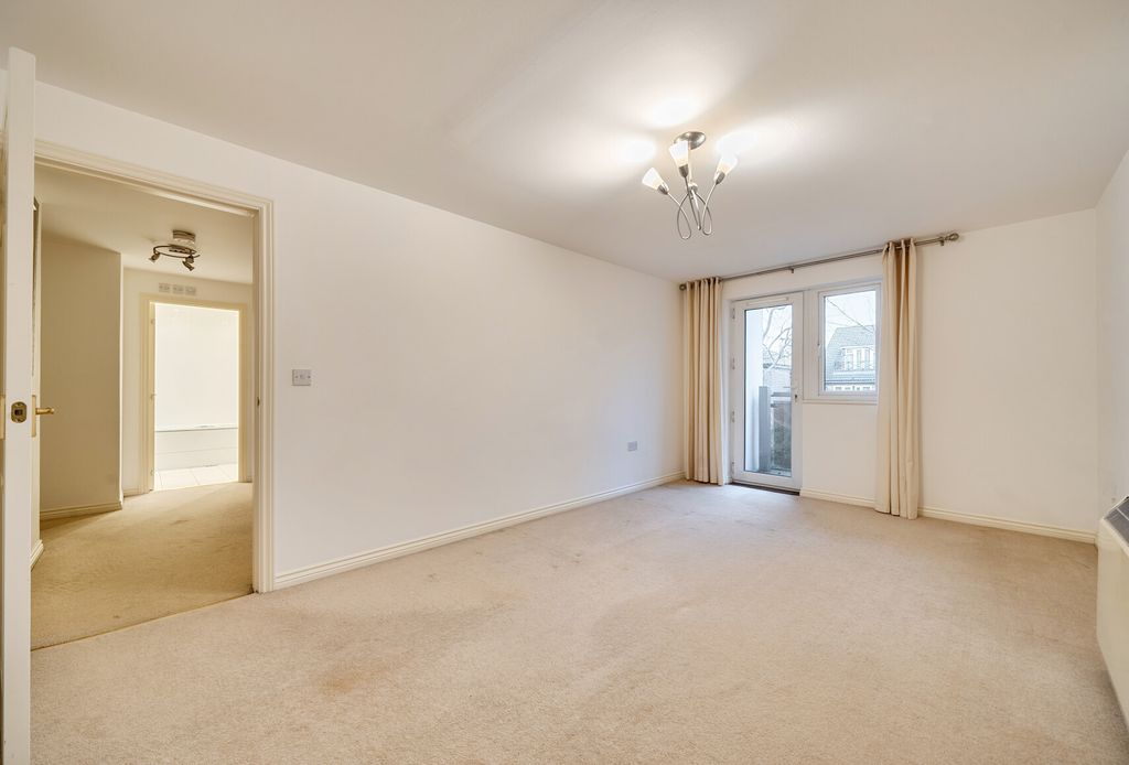 Property photo 2 of 8 1401170-2-696Eaa8...