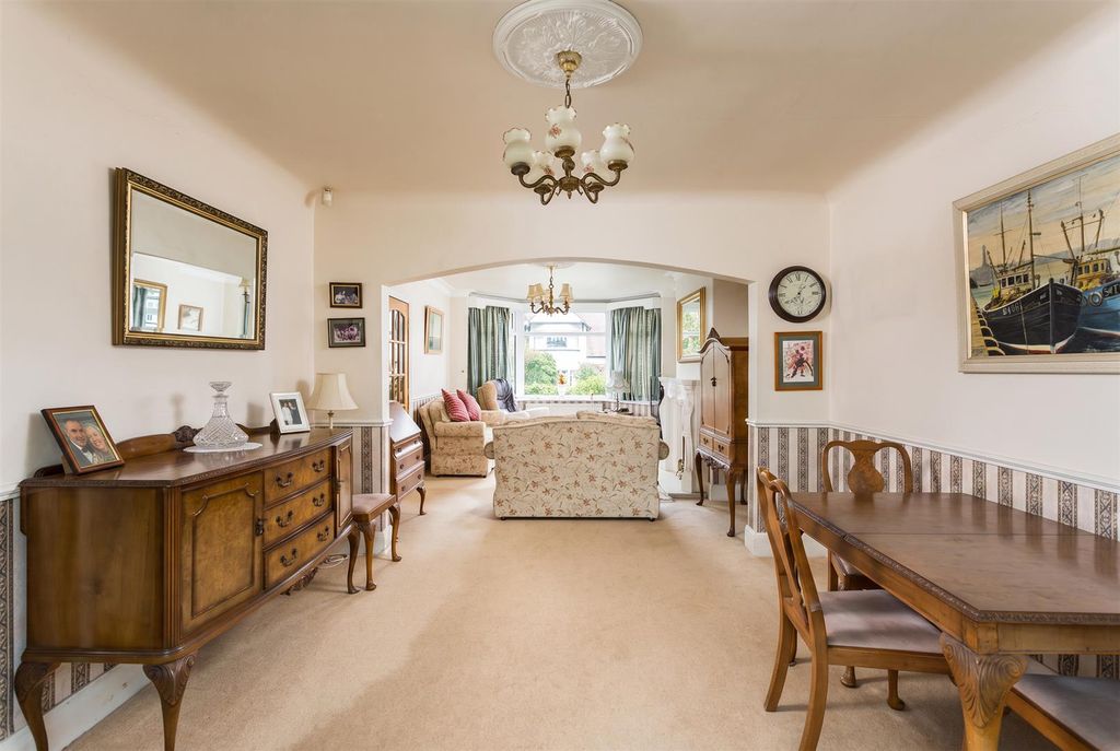 Property photo 2 of 20 13 Tredgold Avenue-10_Ai_Edit.Jpg