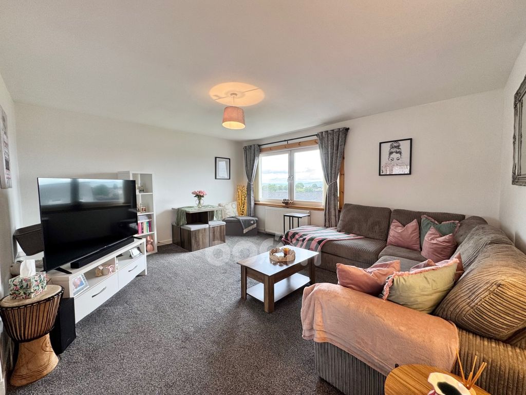 Property photo 2 of 19 Maybole Road, Port Glasgow Lounge