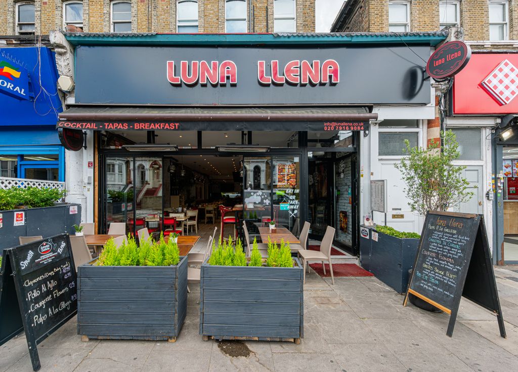 Property photo 1 of 17 Stroud Green Road 119-024