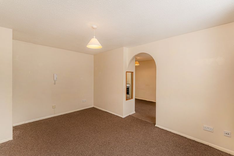 Property photo 3 of 10 Photo 4