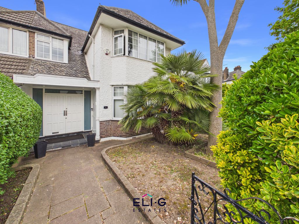 Property photo 1 of 18 4 Bed Semi-Detached House For Sale Wessex Gardens