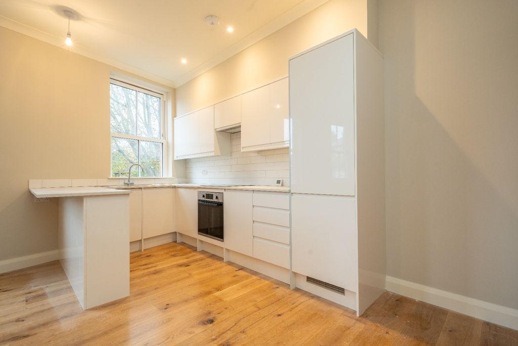 Property photo 2 of 12 4685223