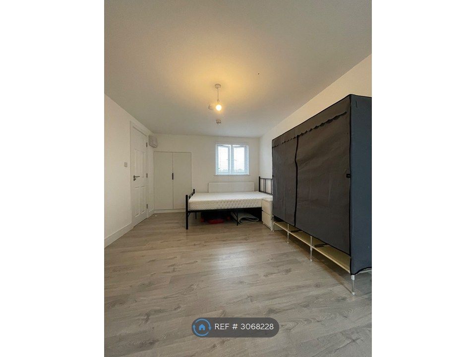 Property photo 2 of 5 Studio Room