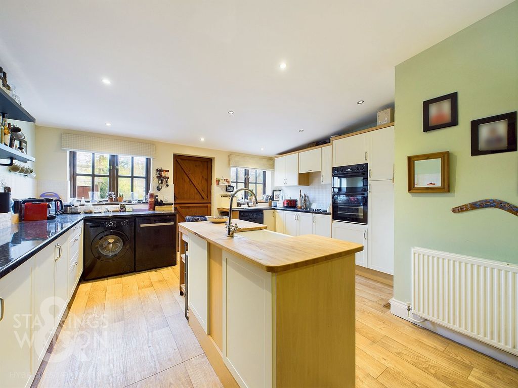 Property photo 3 of 34