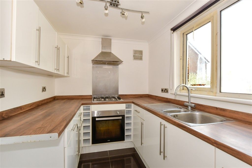 Property photo 3 of 11 Kitchen