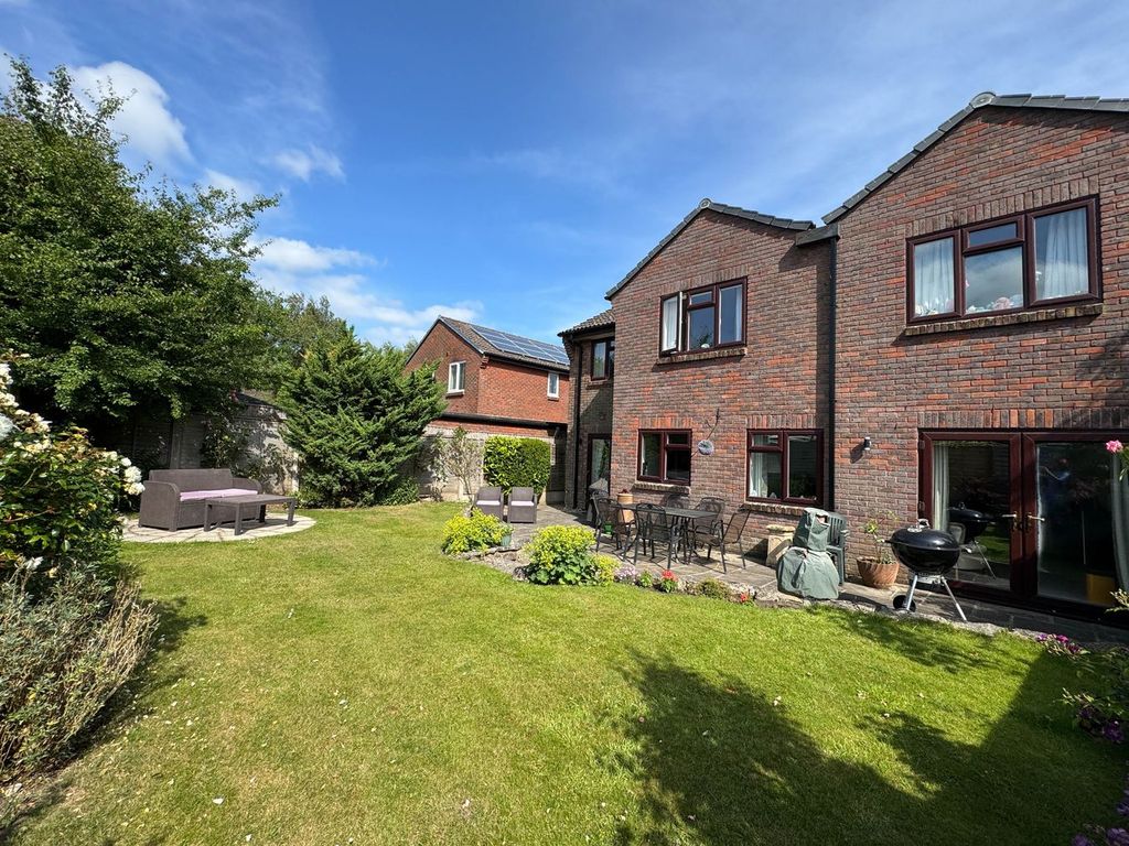 Property photo 1 of 31