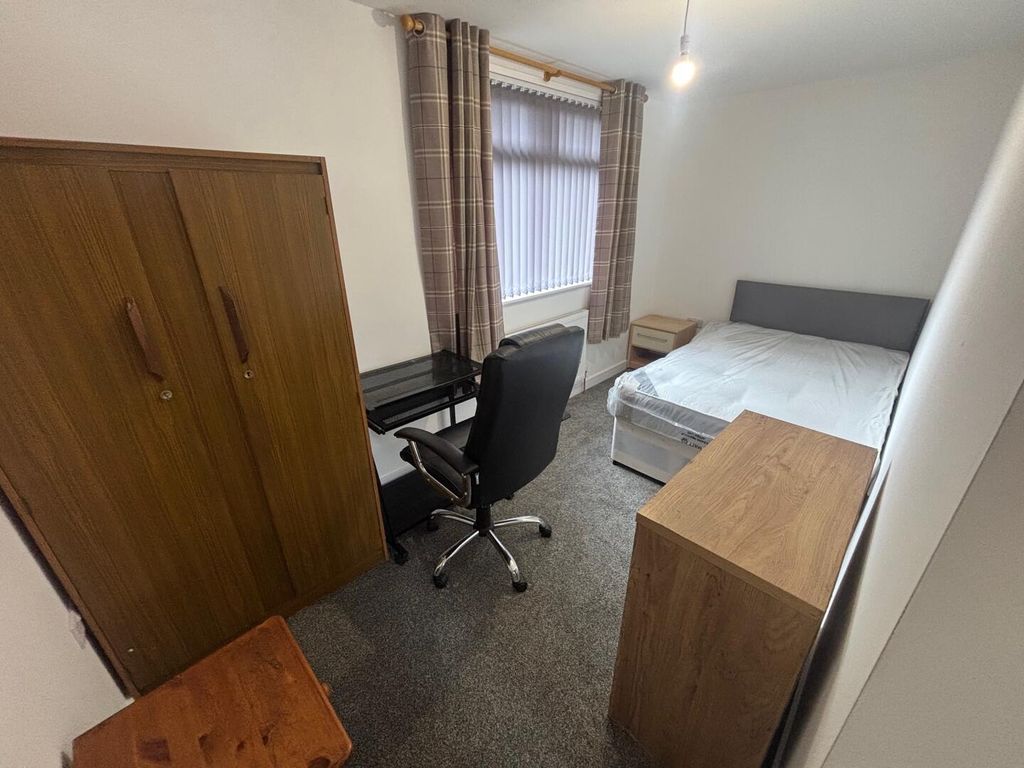 Property photo 2 of 12 Bedroom