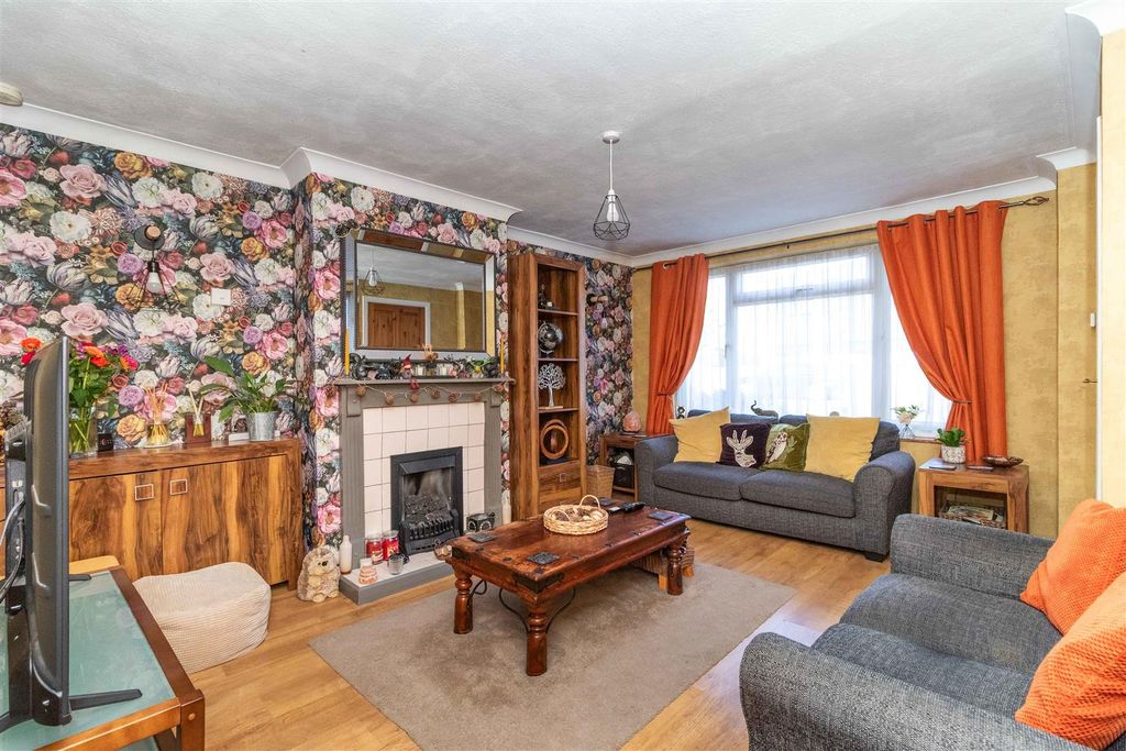 Property photo 2 of 16 Southdownview-10.Jpg